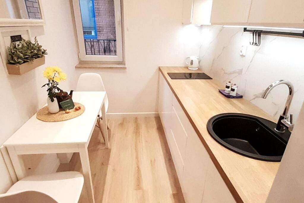 Rondo Onz Metro, Krochmalna 32A Street Varsóvia Exterior foto